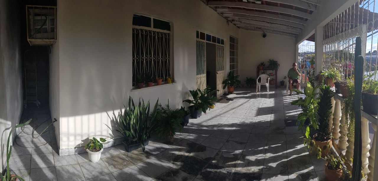 Casa com 2 dormitórios à venda, 200 m² por RS 240.000 - São José Operário - Manaus-AM