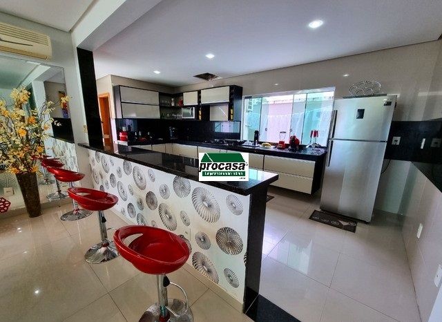 Casa com 3 dormitórios à venda, 350 m² por RS 1.800.000 - Ponta Negra - Manaus-AM