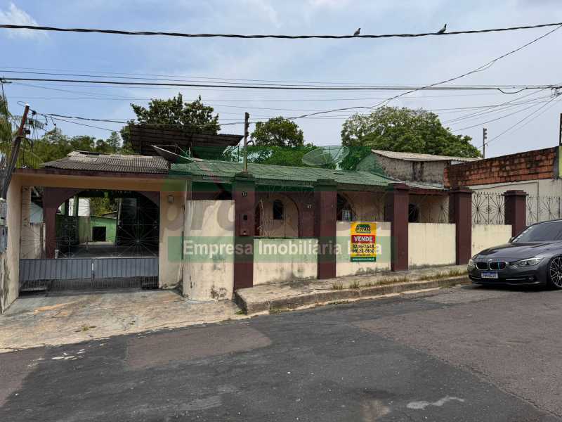 Casa à venda com 6 quartos, 1350 - Foto 1