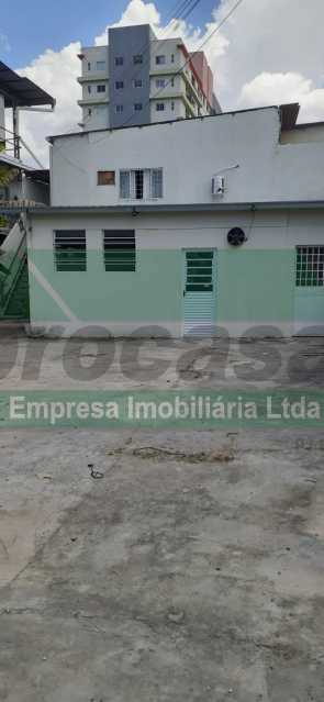 Casa de rua / Residencial / Parque Dez de Novembro / R$ 1.300,00
