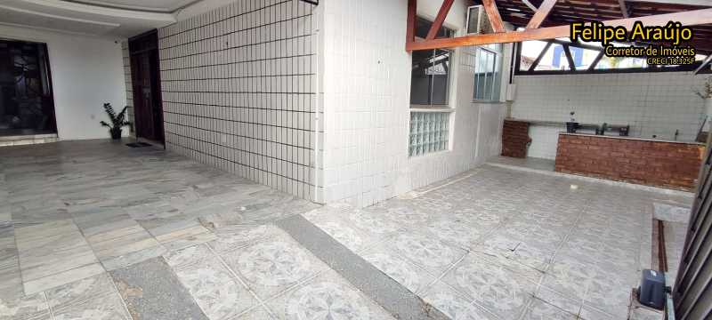 Casa à venda com 4 quartos, 200m² - Foto 2