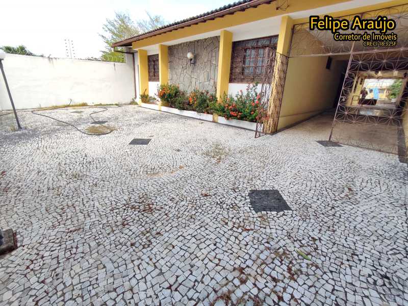 Casa à venda com 6 quartos, 400m² - Foto 2