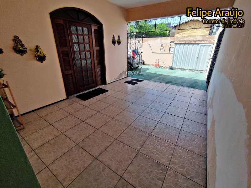 Casa à venda com 4 quartos, 200m² - Foto 4