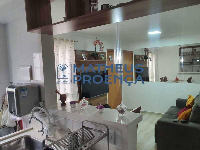 Apartamento à venda com 2 quartos, 42m² - Foto 2