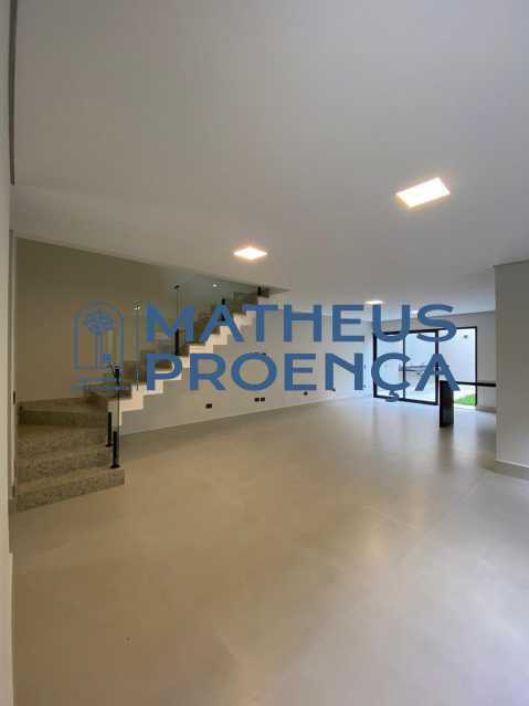 Casa à venda com 3 quartos, 208m² - Foto 2