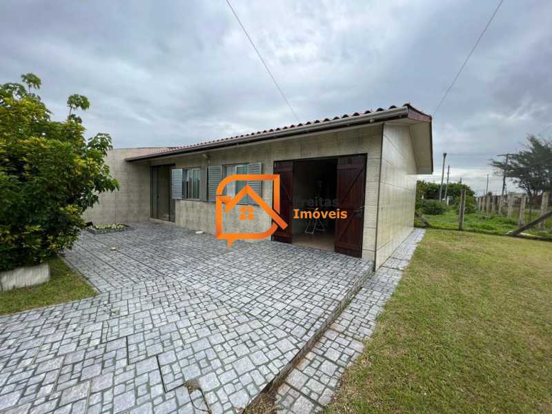 Casa à venda com 2 quartos, 80m² - Foto 1