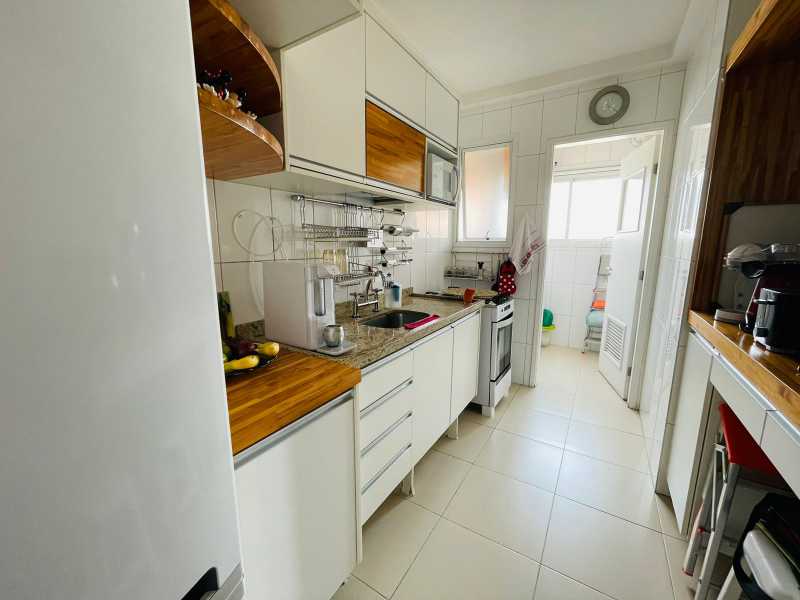 Apartamento à venda com 2 quartos, 68m² - Foto 4