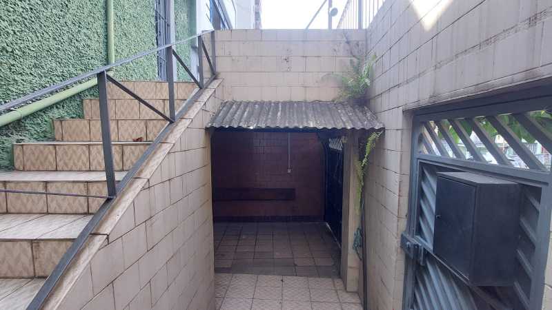 Casa à venda e aluguel com 3 quartos, 120m² - Foto 2
