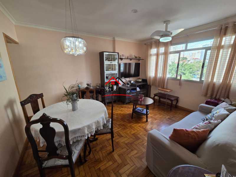 Apartamento à venda com 2 quartos, 70m² - Foto 2