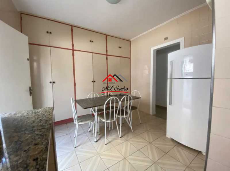 Casa à venda com 3 quartos, 241m² - Foto 18