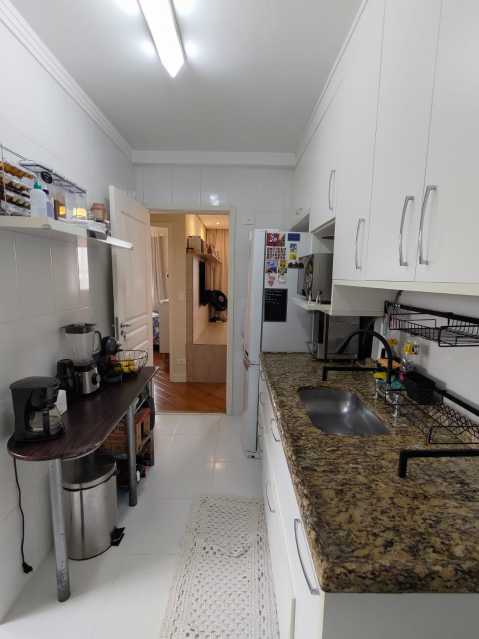 Apartamento à venda com 2 quartos, 70m² - Foto 3