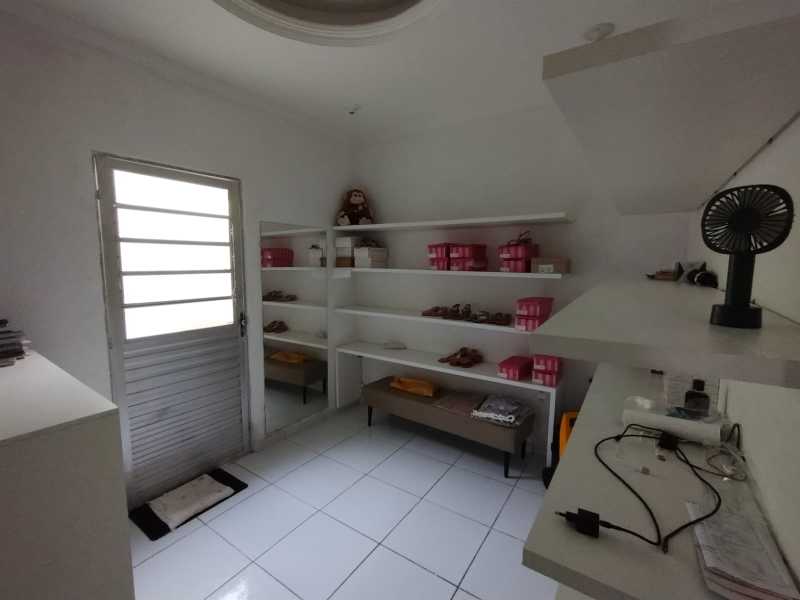 Casa à venda com 5 quartos, 180m² - Foto 11