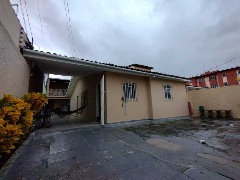 Casa à venda com 5 quartos, 180m² - Foto 2