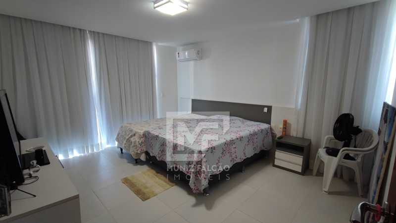 Casa de Condomínio à venda com 4 quartos, 260m² - Foto 11