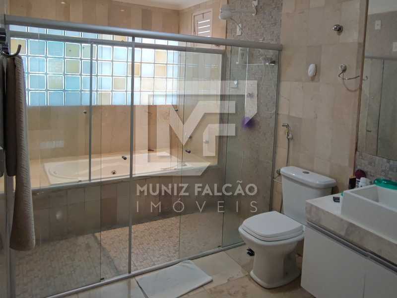 Casa à venda com 4 quartos, 360m² - Foto 9