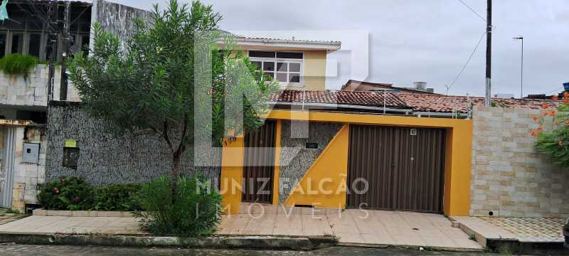 Casa à venda com 3 quartos, 264m² - Foto 1