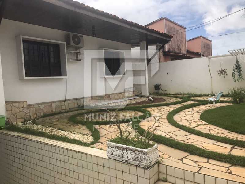 Casa à venda com 3 quartos, 289m² - Foto 1