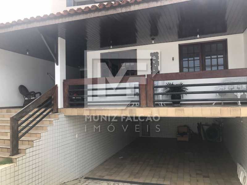 Casa à venda com 3 quartos, 289m² - Foto 2