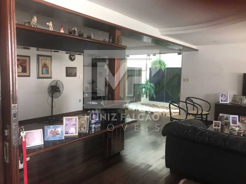 Casa à venda com 3 quartos, 289m² - Foto 11