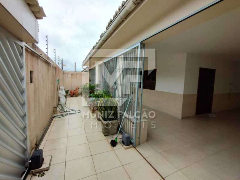 Casa à venda com 3 quartos, 196m² - Foto 3