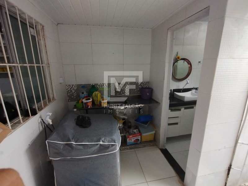 Casa à venda com 3 quartos, 80m² - Foto 17