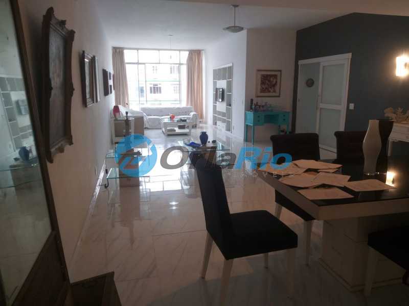 Apartamento à venda com 4 quartos, 202m² - Foto 2