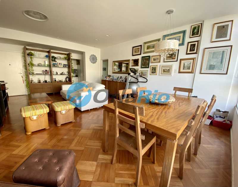 Apartamento à venda com 3 quartos, 150m² - Foto 2