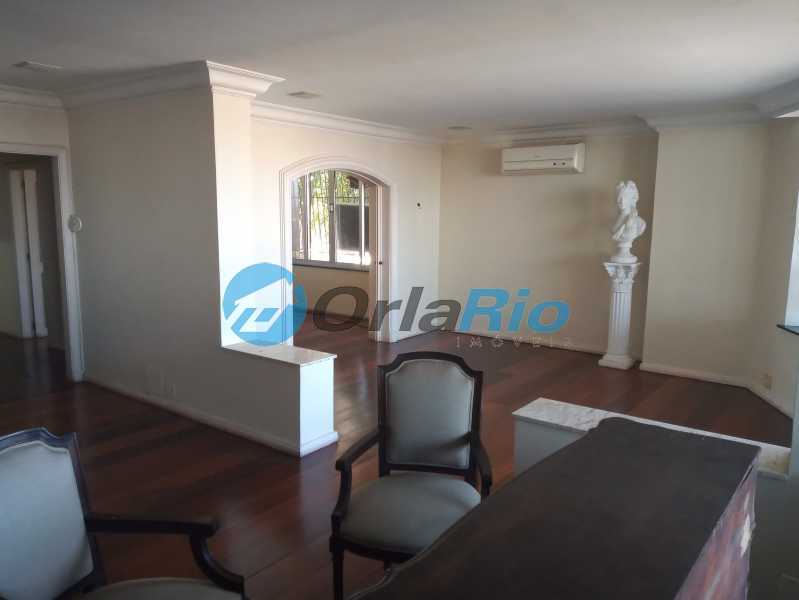 Apartamento à venda com 3 quartos, 140m² - Foto 2