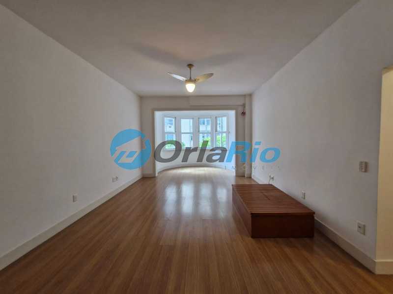 Apartamento à venda com 3 quartos, 130m² - Foto 1