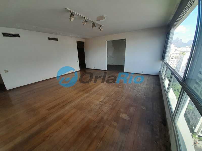 Apartamento à venda com 4 quartos, 234m² - Foto 2