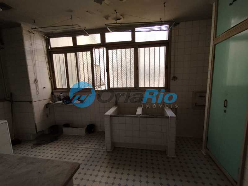 Apartamento à venda com 3 quartos, 200m² - Foto 28