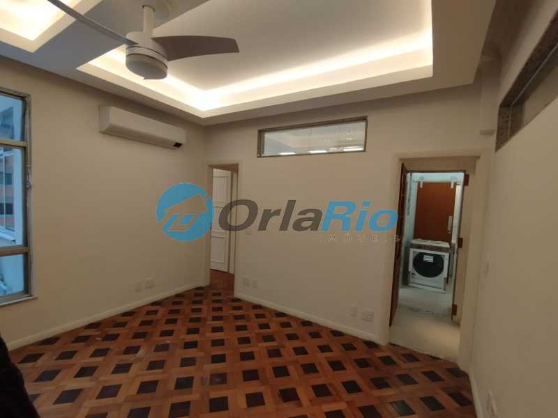 Apartamento à venda com 2 quartos, 67m² - Foto 2