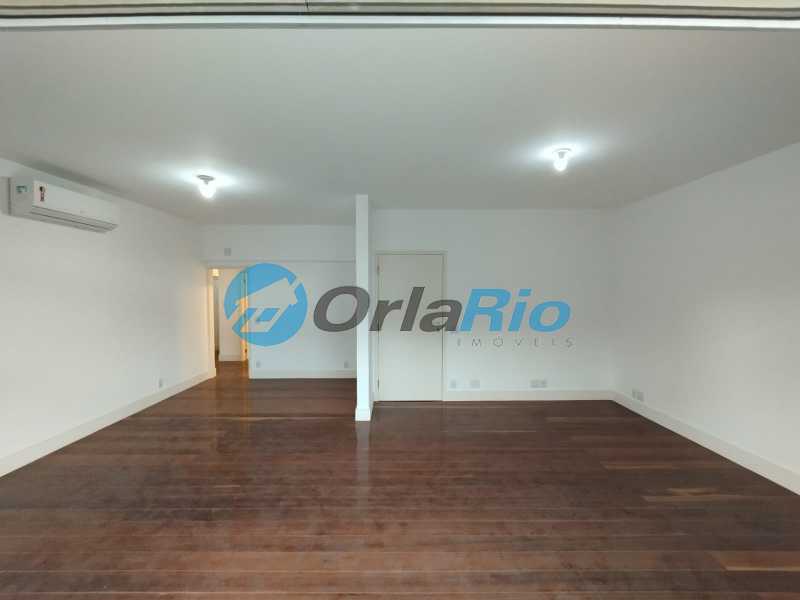 Apartamento à venda com 3 quartos, 150m² - Foto 2