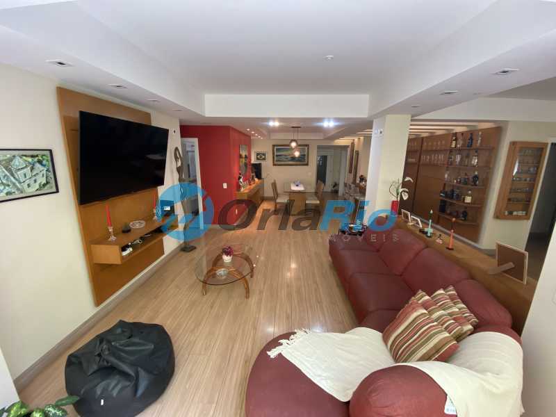 Apartamento à venda com 4 quartos, 188m² - Foto 2