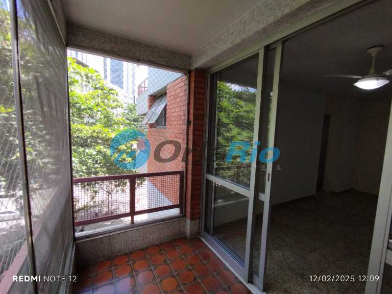 Apartamento à venda com 3 quartos, 100m² - Foto 1