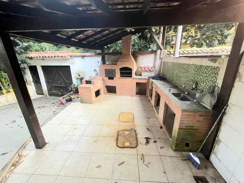 Casa de Condomínio à venda com 4 quartos, 303m² - Foto 1