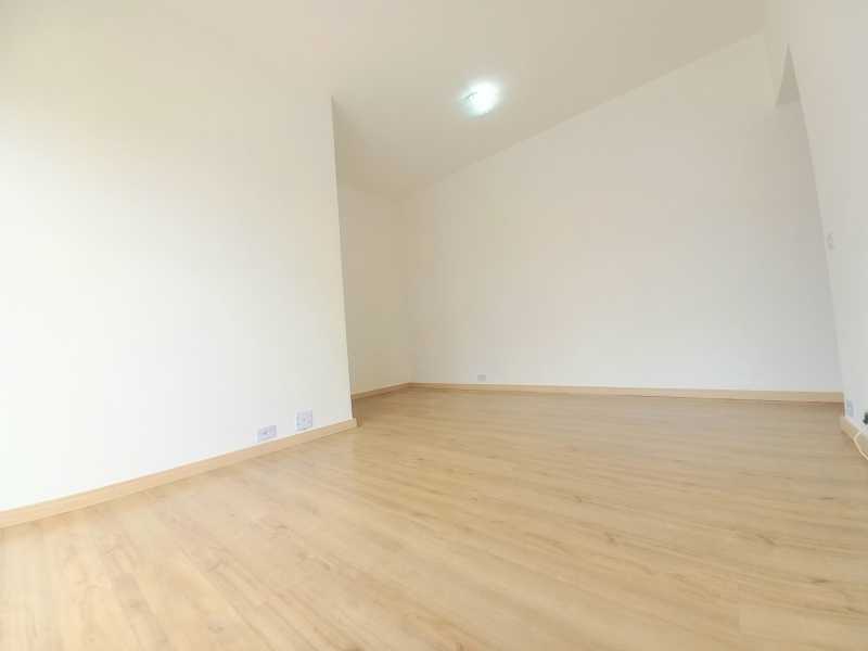 Apartamento à venda com 2 quartos, 75m² - Foto 2