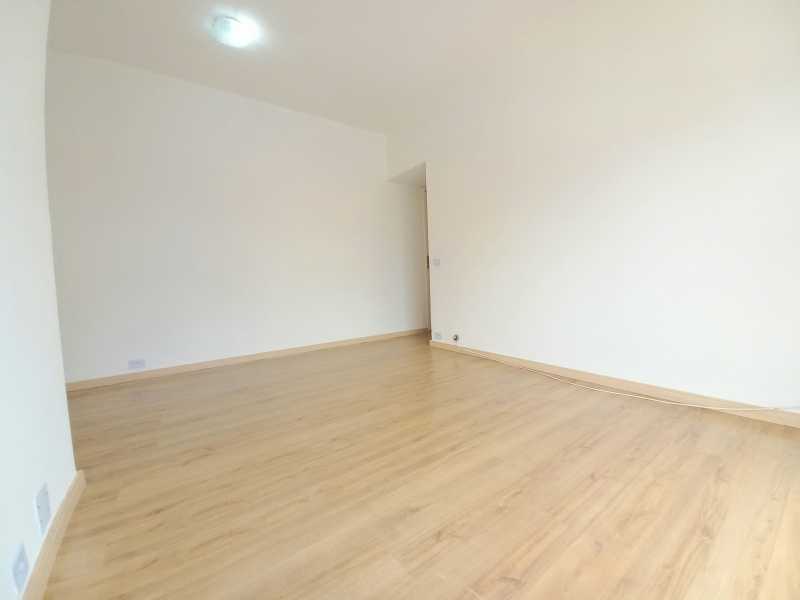 Apartamento à venda com 2 quartos, 75m² - Foto 3