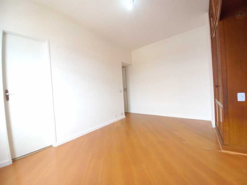 Apartamento à venda com 2 quartos, 75m² - Foto 13