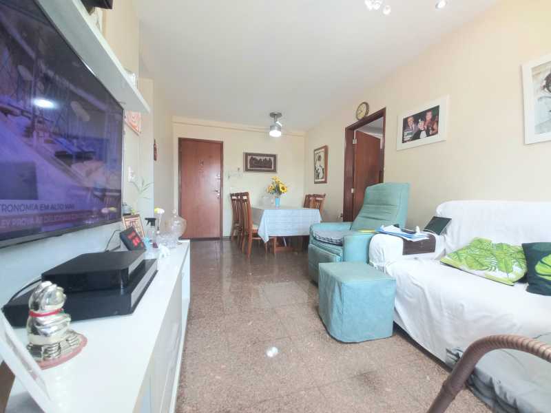 Apartamento à venda com 2 quartos, 68m² - Foto 2