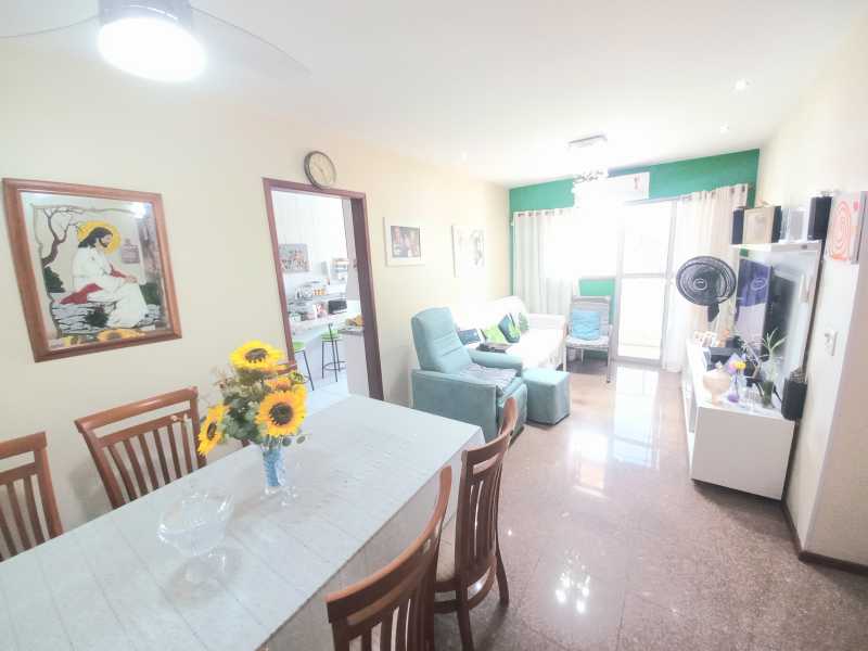 Apartamento à venda com 2 quartos, 68m² - Foto 4