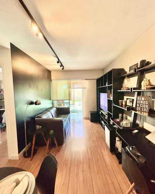 Apartamento à venda com 2 quartos, 69m² - Foto 2