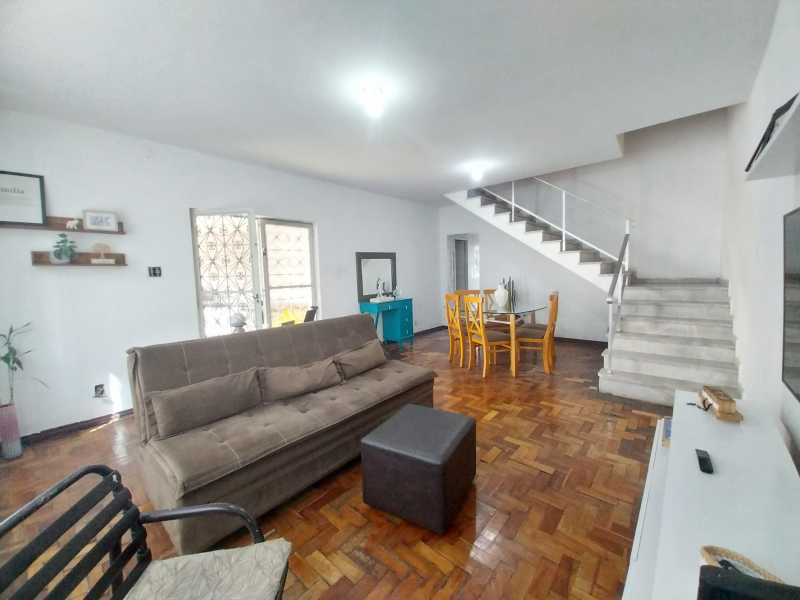 Casa à venda com 4 quartos, 250m² - Foto 1