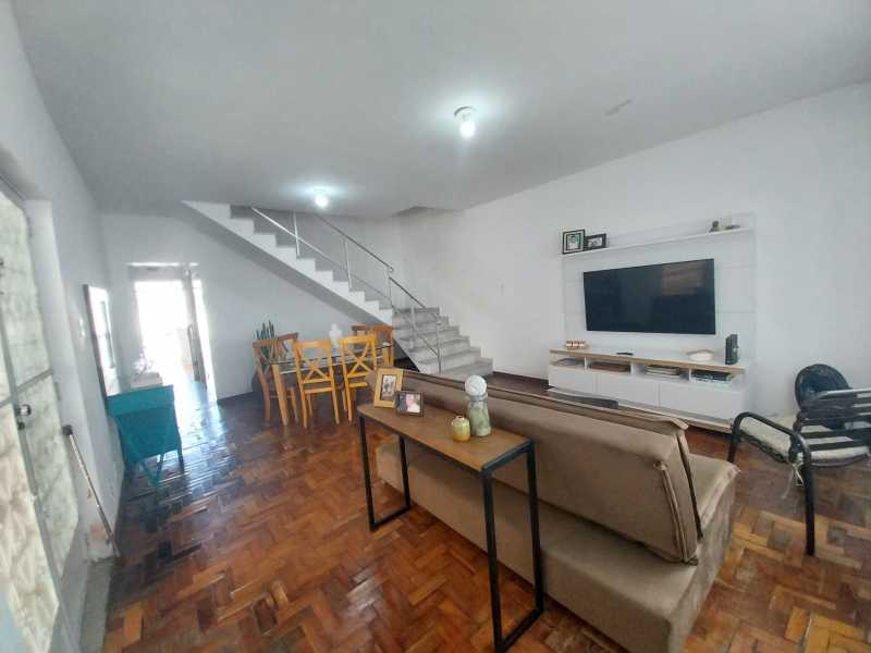 Casa à venda com 4 quartos, 250m² - Foto 2