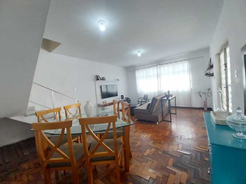 Casa à venda com 4 quartos, 250m² - Foto 3