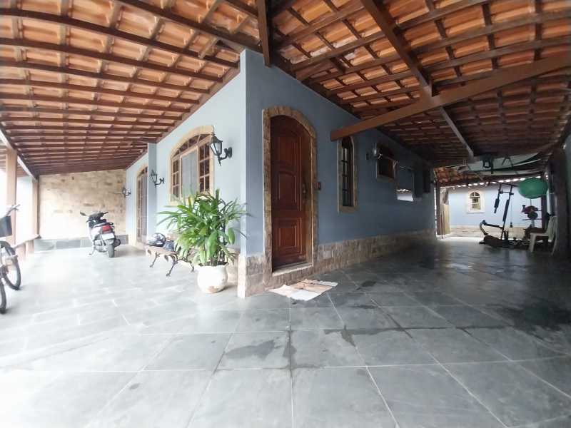 Casa de Condomínio à venda com 3 quartos, 233m² - Foto 2