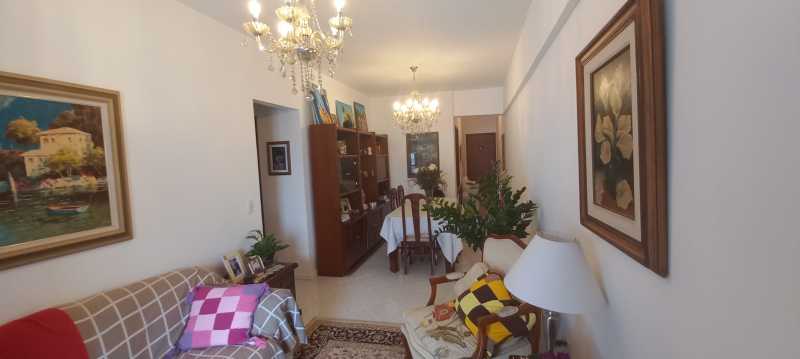 Apartamento à venda com 3 quartos, 128m² - Foto 2