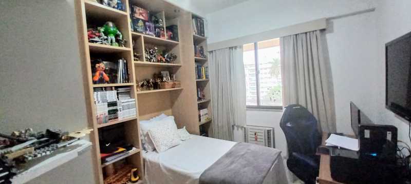 Apartamento à venda com 3 quartos, 128m² - Foto 18