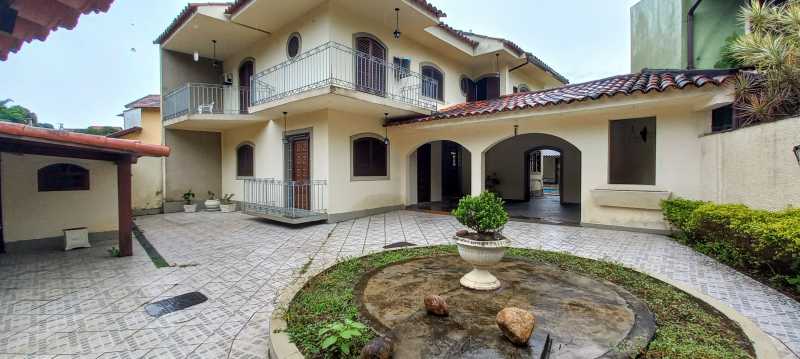 Casa de Condomínio à venda com 4 quartos, 465m² - Foto 1