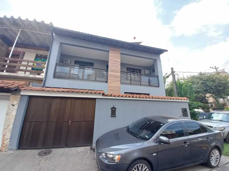 Casa de Condomínio à venda com 4 quartos, 160m² - Foto 1